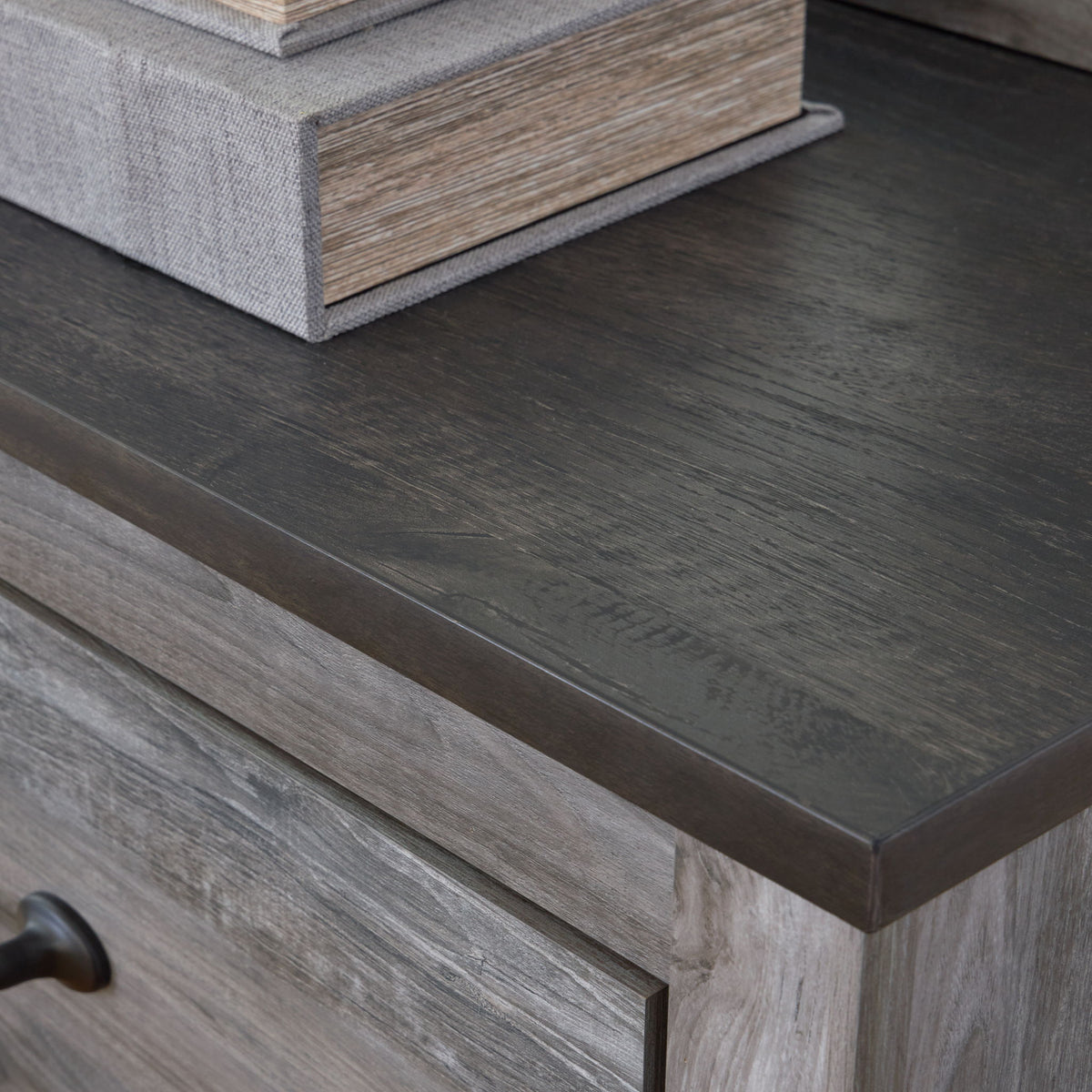 Bronyan - Dresser