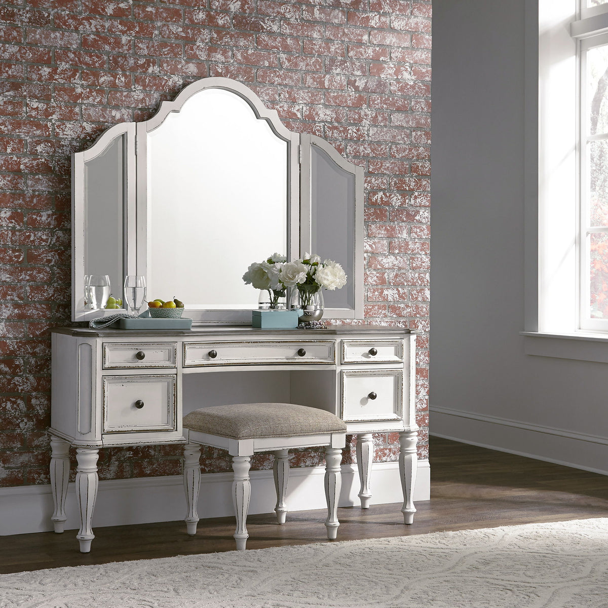 Magnolia Manor - 3 Piece Vanity Set - Antique White